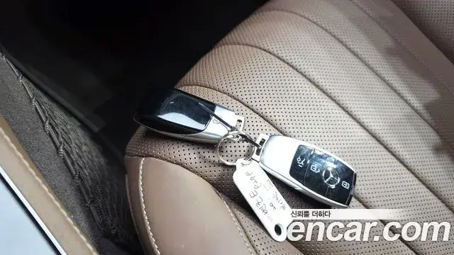 Mercedes-Benz E-Class 2019 — Photo 15/20