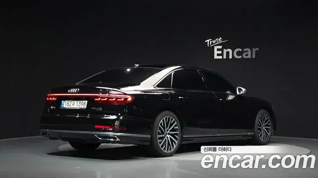 Audi A8 2021 — Фото 2/20