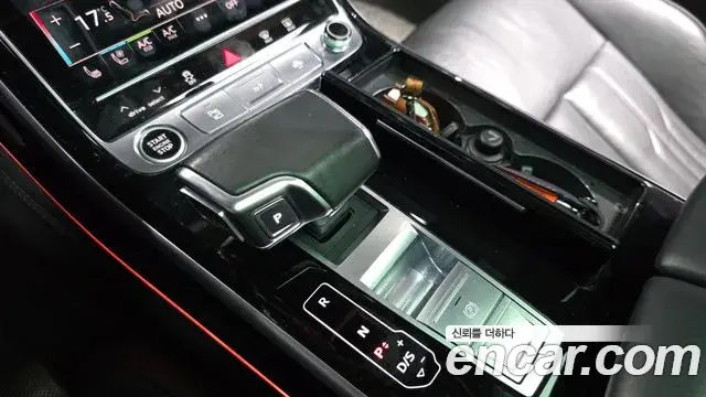 Audi A8 2021 — Фото 9/20