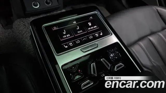 Audi A8 2021 — Фото 18/20