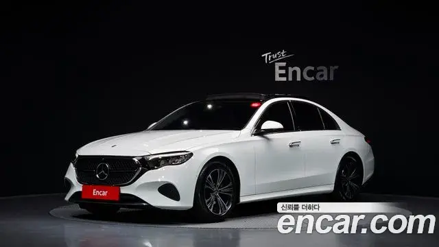 Mercedes-Benz E-Class 2024 — Фото 1/20