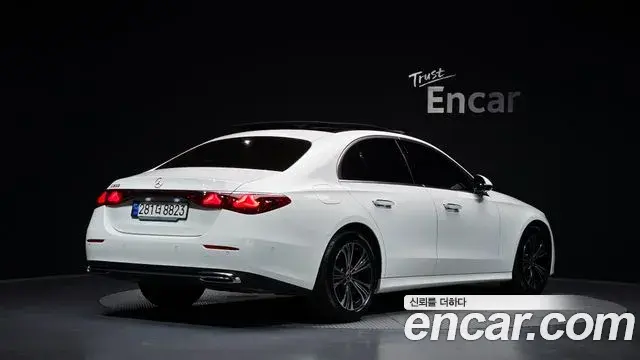 Mercedes-Benz E-Class 2024 — Фото 2/20
