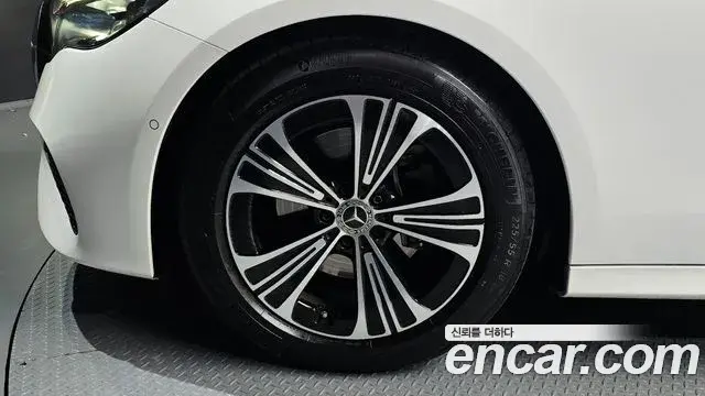 Mercedes-Benz E-Class 2024 — Фото 5/20