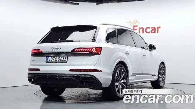 Audi Q7 2023 — Фото 2/20