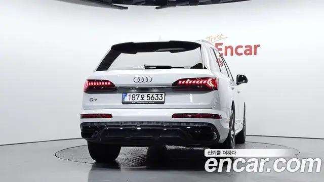Audi Q7 2023 — Фото 4/20