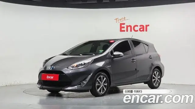 Toyota Prius C 2018 — Фото 10/20