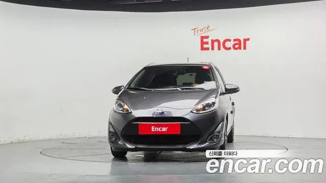 Toyota Prius C 2018 — Фото 2/20