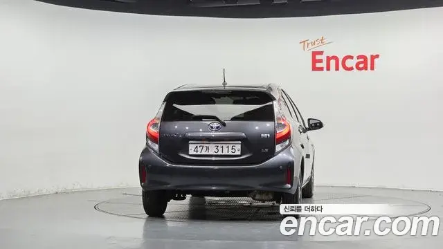 Toyota Prius C 2018 — Фото 3/20