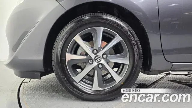 Toyota Prius C 2018 — Фото 4/20