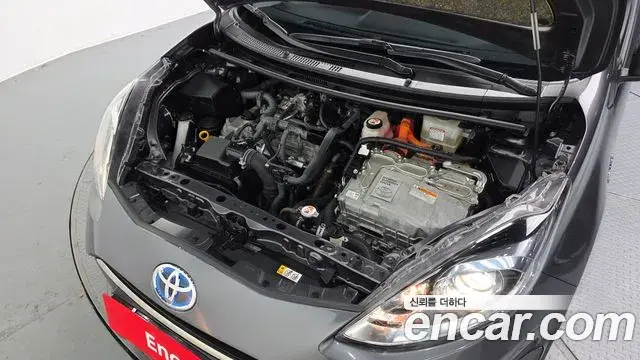 Toyota Prius C 2018 — Фото 5/20