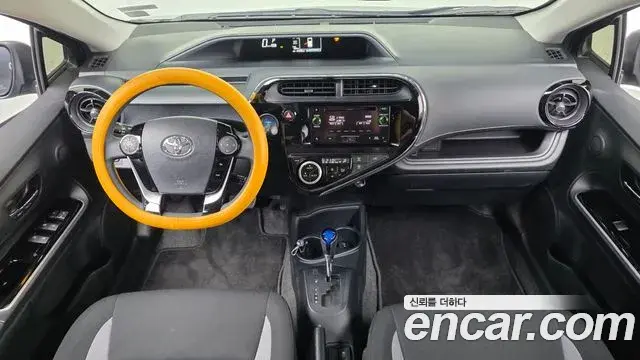 Toyota Prius C 2018 — Фото 6/20