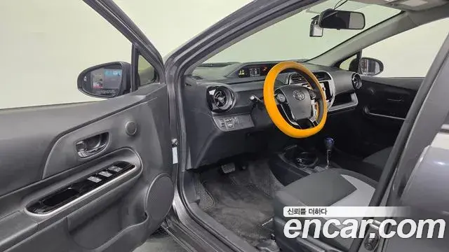 Toyota Prius C 2018 — Фото 9/20