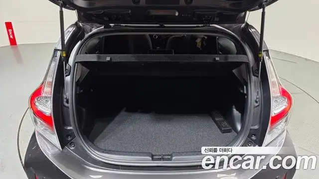 Toyota Prius C 2018 — Фото 20/20