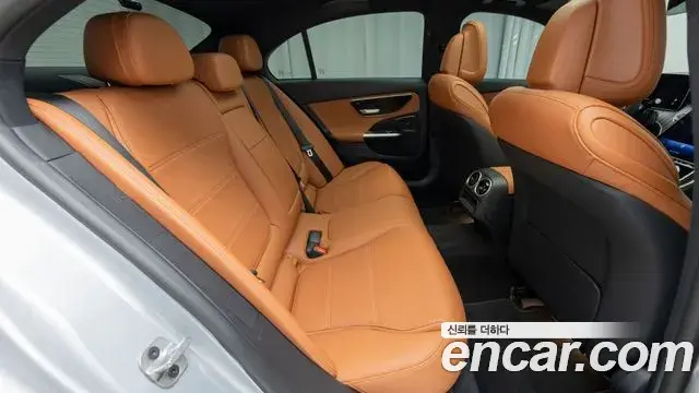 Mercedes-Benz C-Class 2025 — Фото 8/18