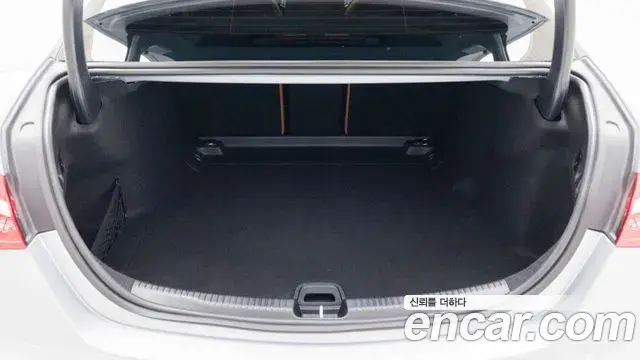 Mercedes-Benz C-Class 2025 — Фото 10/18