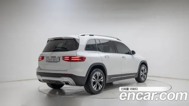 Mercedes-Benz GLB-Class 2025 — Фото 1/18