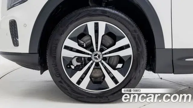 Mercedes-Benz GLB-Class 2025 — Фото 4/18