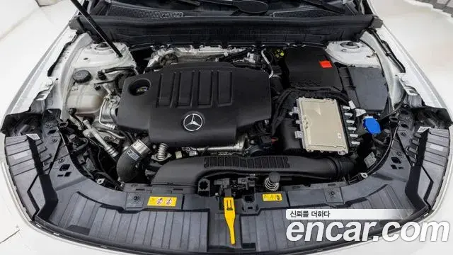 Mercedes-Benz GLB-Class 2025 — Фото 5/18