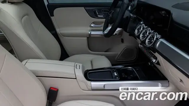 Mercedes-Benz GLB-Class 2025 — Фото 8/18