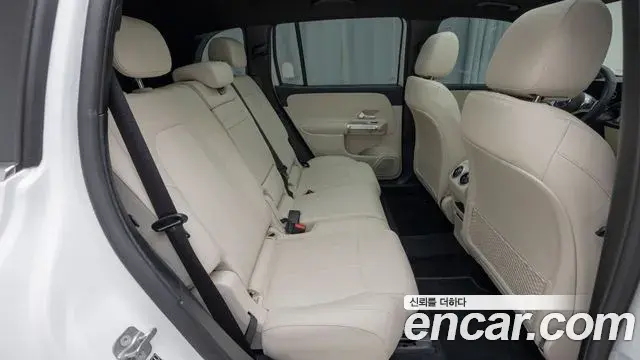 Mercedes-Benz GLB-Class 2025 — Фото 9/18