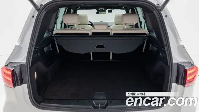 Mercedes-Benz GLB-Class 2025 — Фото 11/18