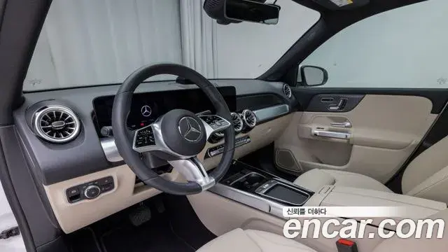 Mercedes-Benz GLB-Class 2025 — Фото 13/18