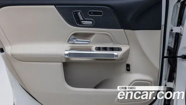 Mercedes-Benz GLB-Class 2025 — Фото 15/18