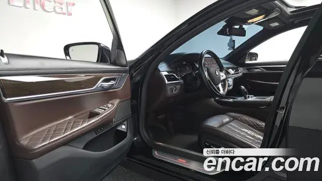 BMW 7 Series 2019 — Фото 10/20