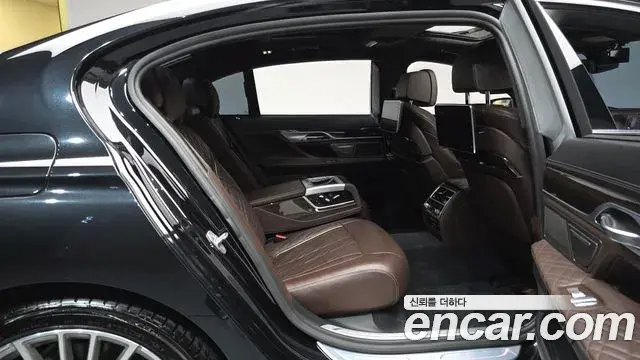 BMW 7 Series 2019 — Фото 11/20