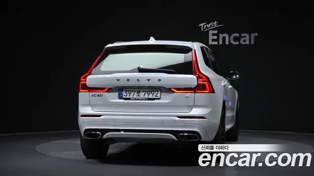 Volvo XC60 2020 — Фото 4/20