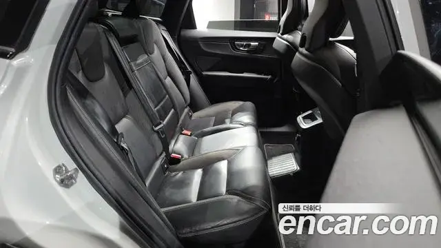 Volvo XC60 2020 — Фото 11/20