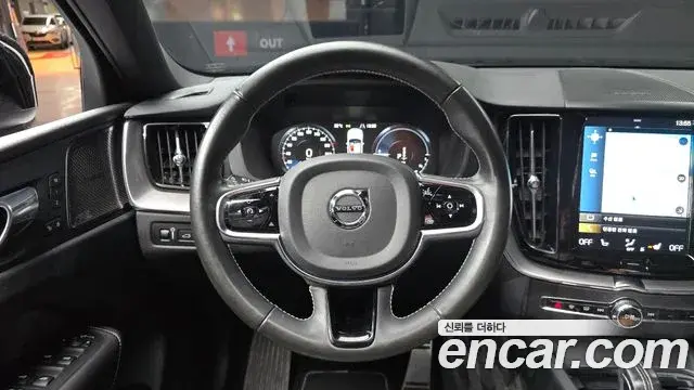 Volvo XC60 2020 — Фото 13/20