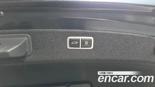 Genesis Electrified G80 2020 — Photo 15/20