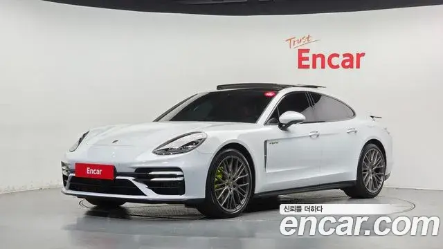 Porsche Panamera 2022 — Фото 1/20