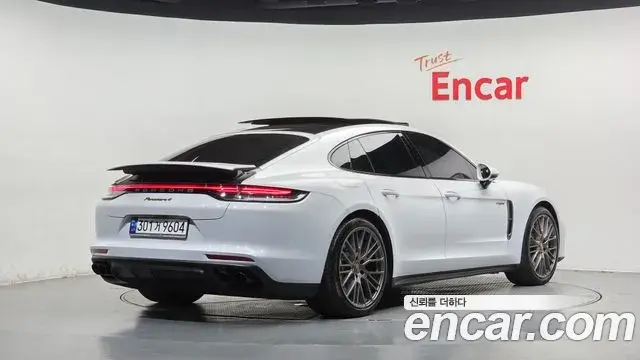 Porsche Panamera 2022 — Фото 2/20