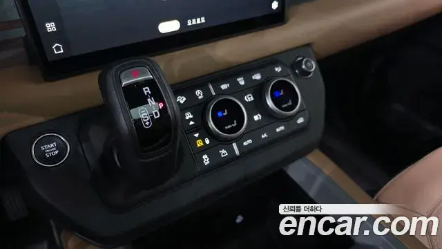 Land Rover Defender 2025 — Фото 9/20