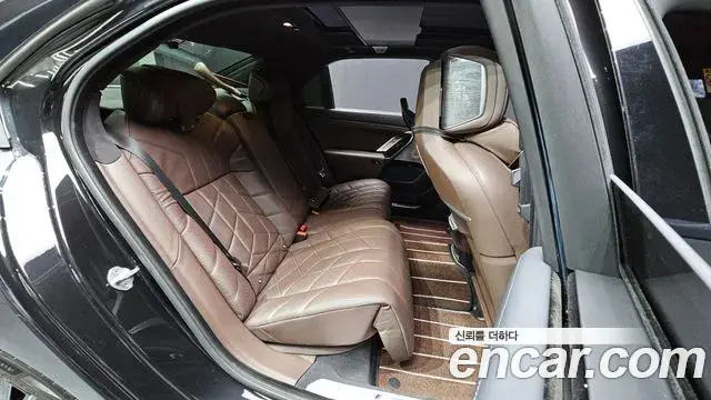 BMW 7 Series 2023 — Фото 11/20