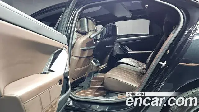 BMW 7 Series 2023 — Фото 12/20
