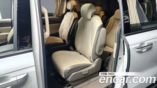Kia Carnival 2021 — Фото 11/20