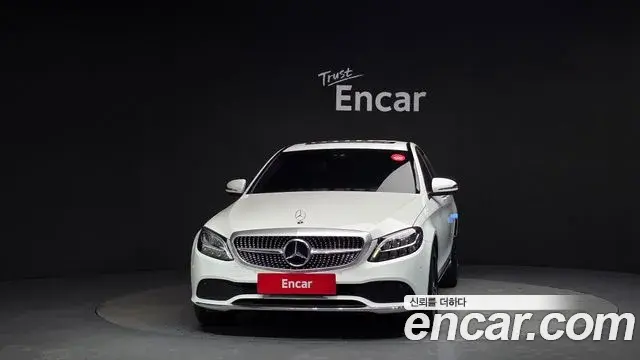 Mercedes-Benz C-Class 2019 — Photo 18/20