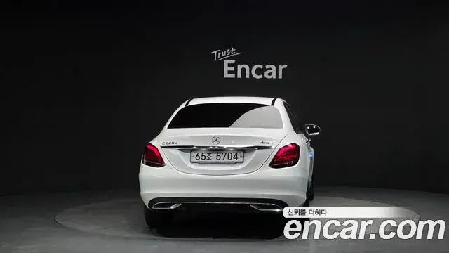 Mercedes-Benz C-Class 2019 — Photo 19/20