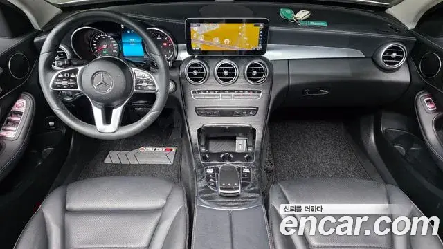 Mercedes-Benz C-Class 2019 — Photo 1/20