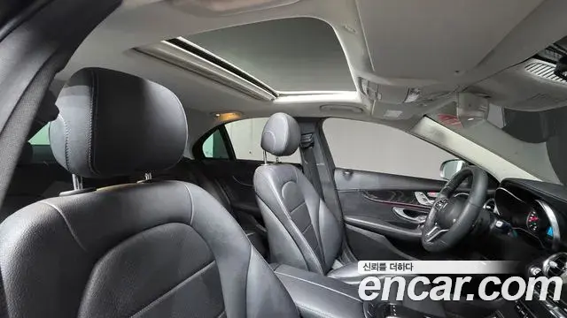 Mercedes-Benz C-Class 2019 — Photo 6/20