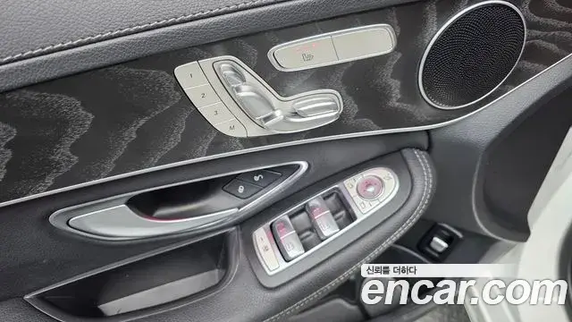 Mercedes-Benz C-Class 2019 — Photo 4/20
