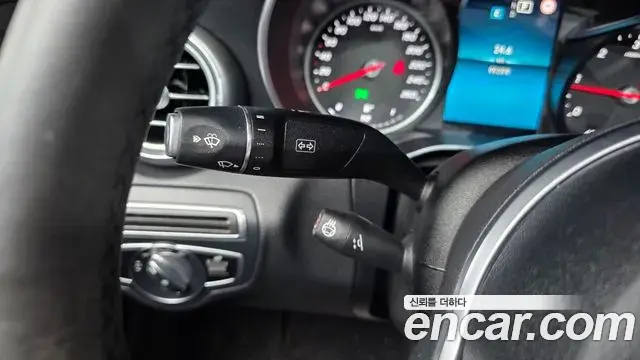 Mercedes-Benz C-Class 2019 — Photo 10/20