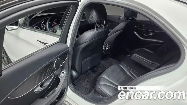 Mercedes-Benz C-Class 2019 — Photo 20/20