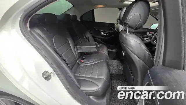Mercedes-Benz C-Class 2019 — Photo 11/20