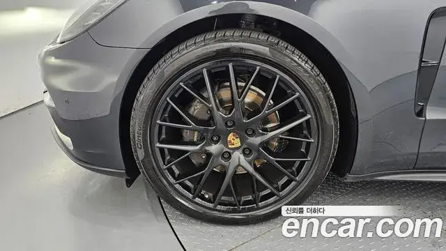 Porsche Panamera 2018 — Şəkil 14/20
