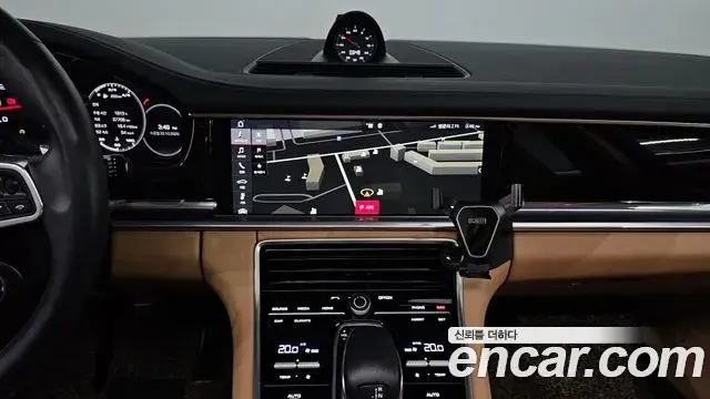 Porsche Panamera 2018 — Şəkil 20/20