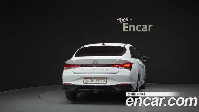 Hyundai The New Avante Hybrid 2021 — Photo 2/20